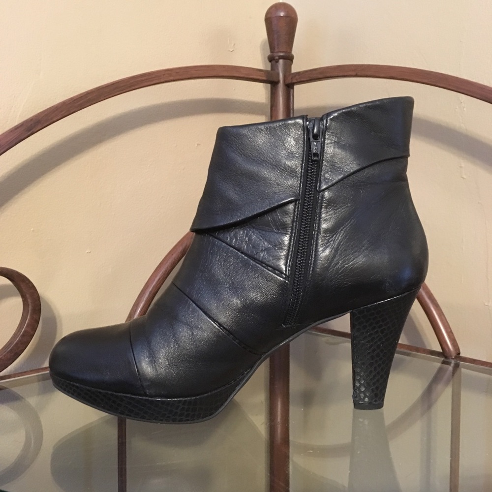 UMBERTO RAFFINI BLACK BOOTS EURO 41-US 11 SHOES